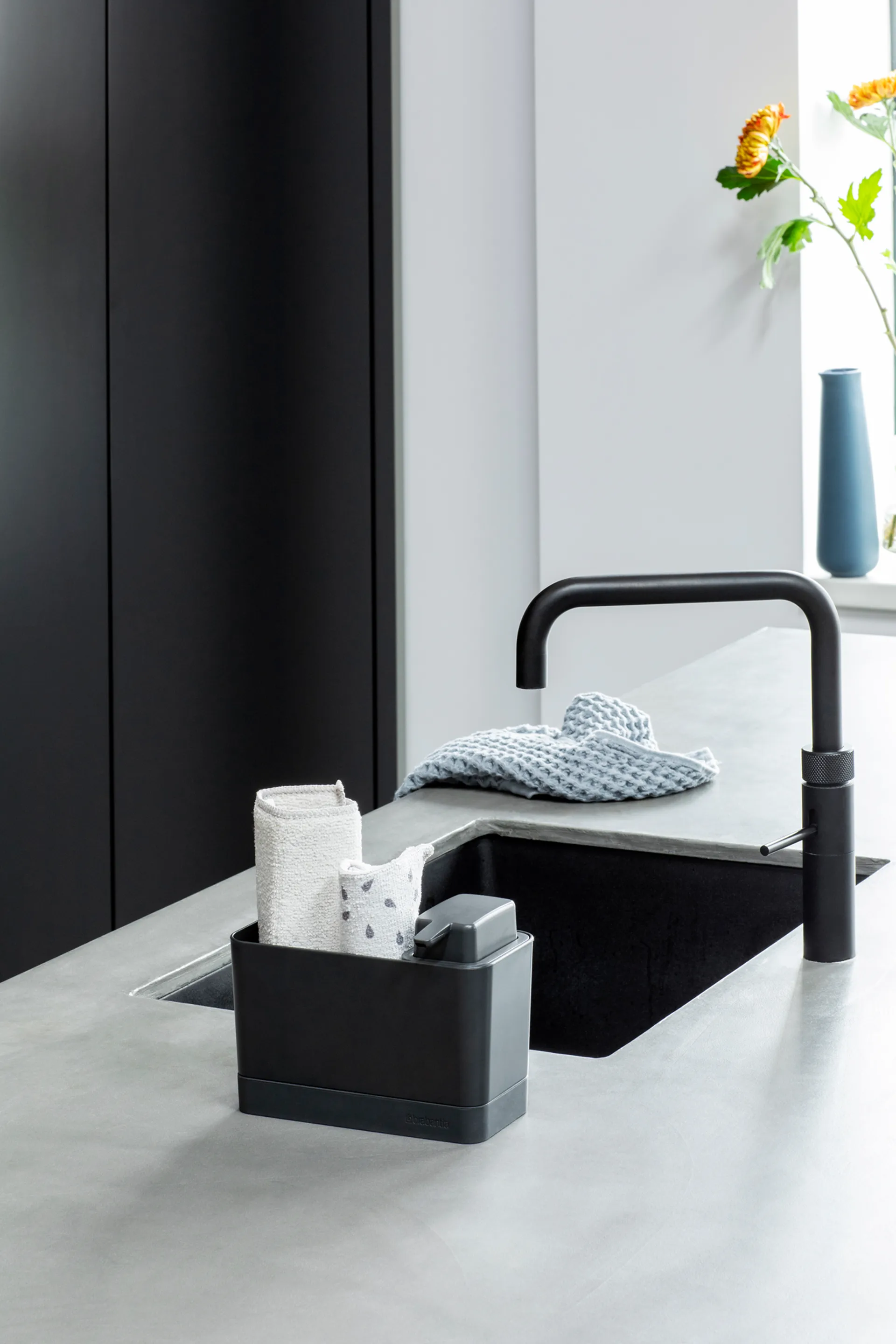 Set d'organisateur d'évier avec distributeur de savon Brabantia, Gris foncé Brabantia