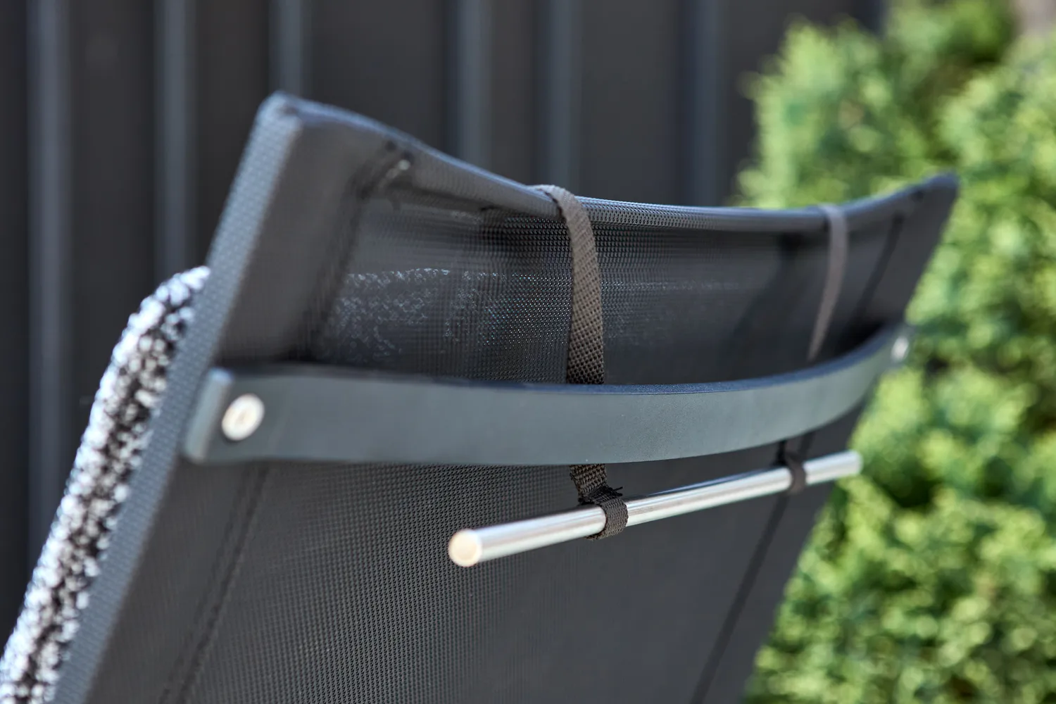 Fauteuil lounge Soro, Noir-teddy ant Brafab