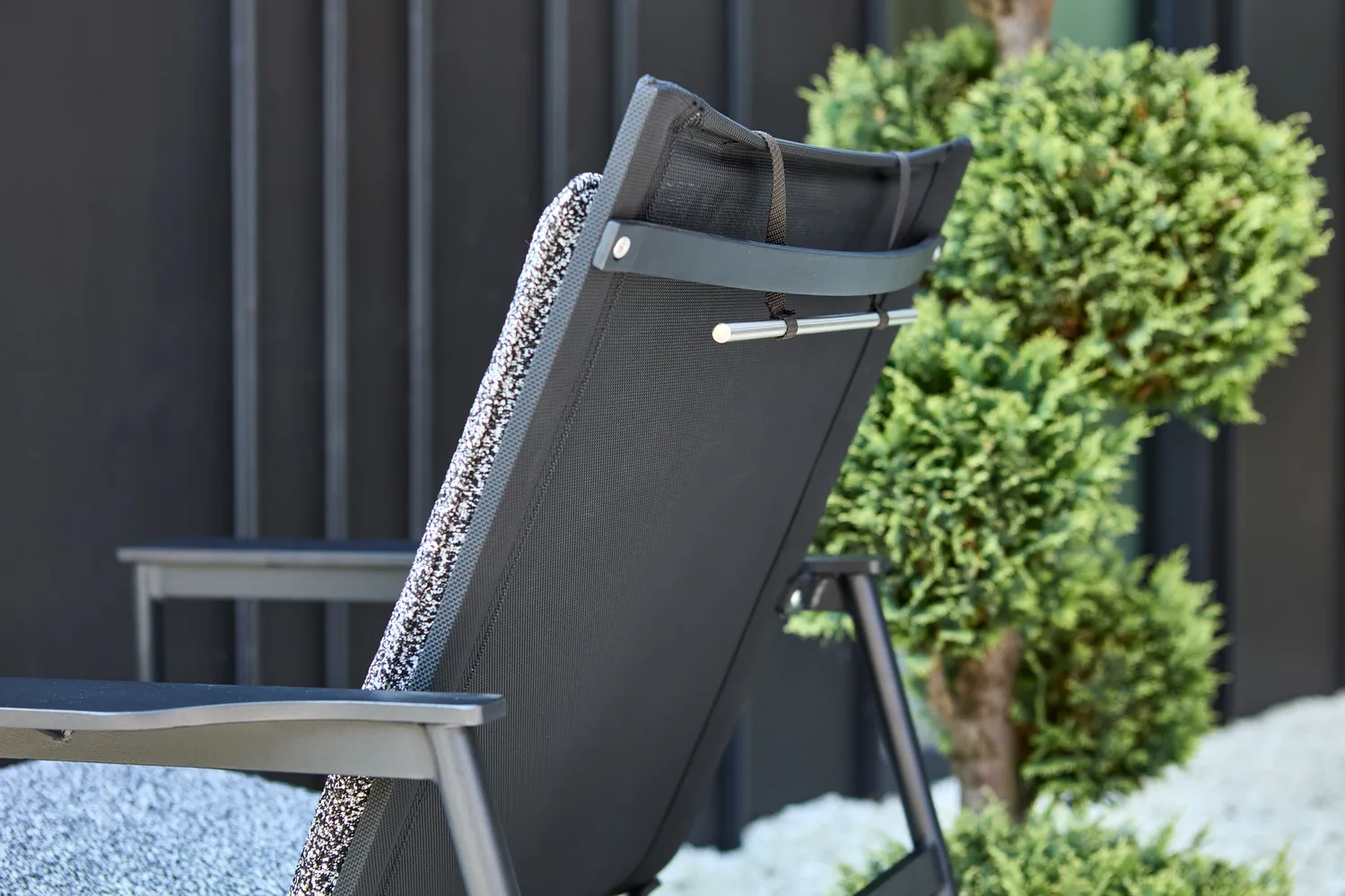 Fauteuil lounge Soro, Noir-teddy ant Brafab