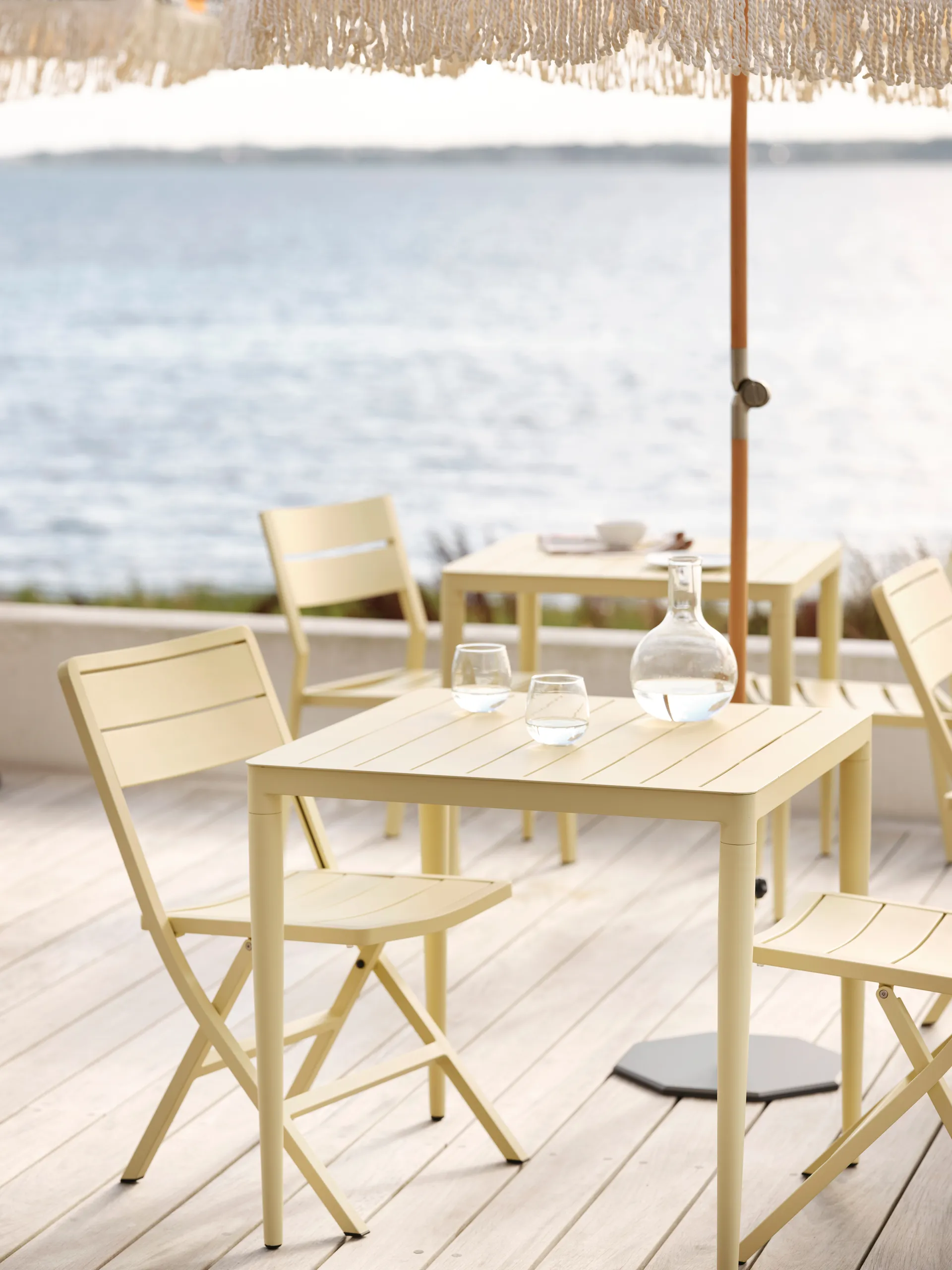 Table à manger Bigby, Lemon 76 cm Brafab