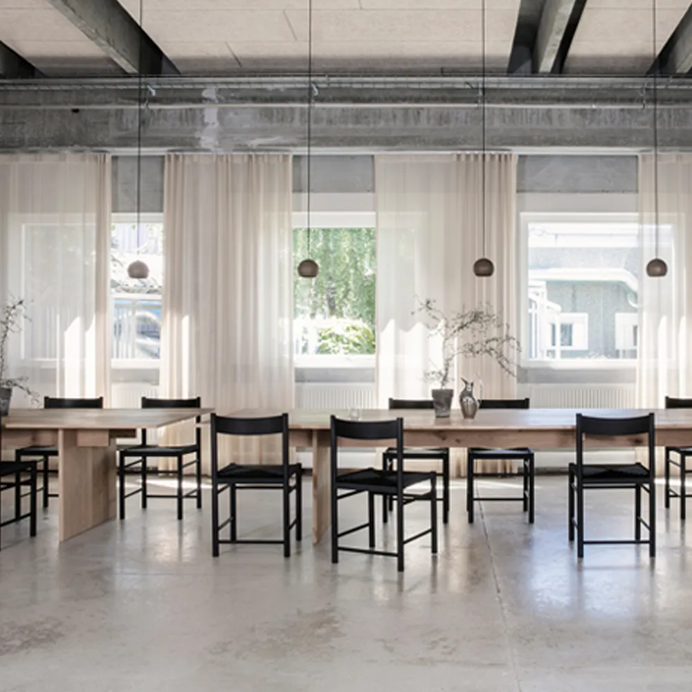 Chaise F, frêne noir, assise en corde noire Brdr. Krüger