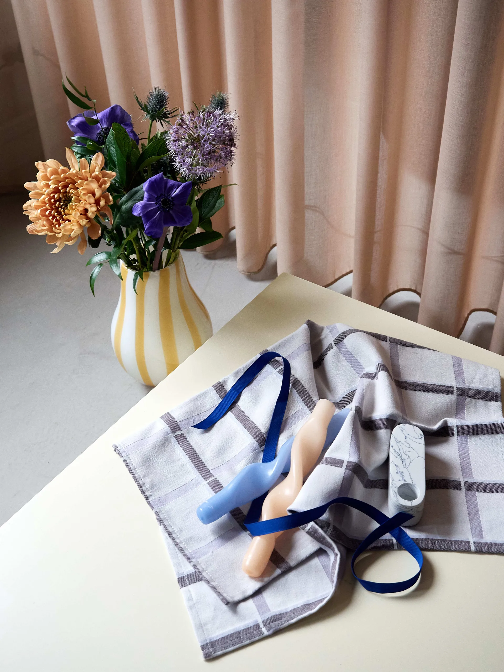 Bougies torsadées Twist twisted candles 23 cm Lot de 2, Walnut Broste Copenhagen