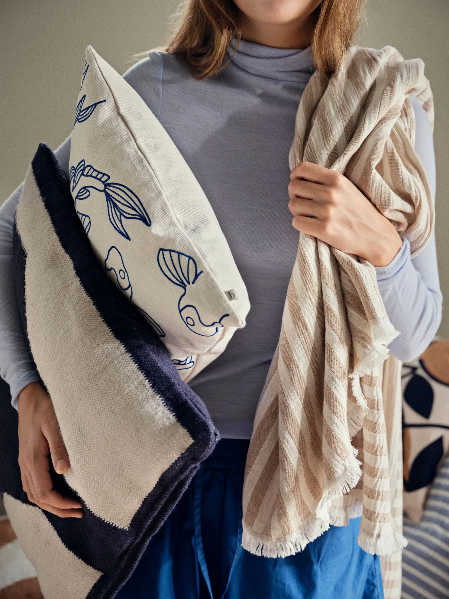 Housse de coussin Koi 50x50 cm, Intense blue Broste Copenhagen