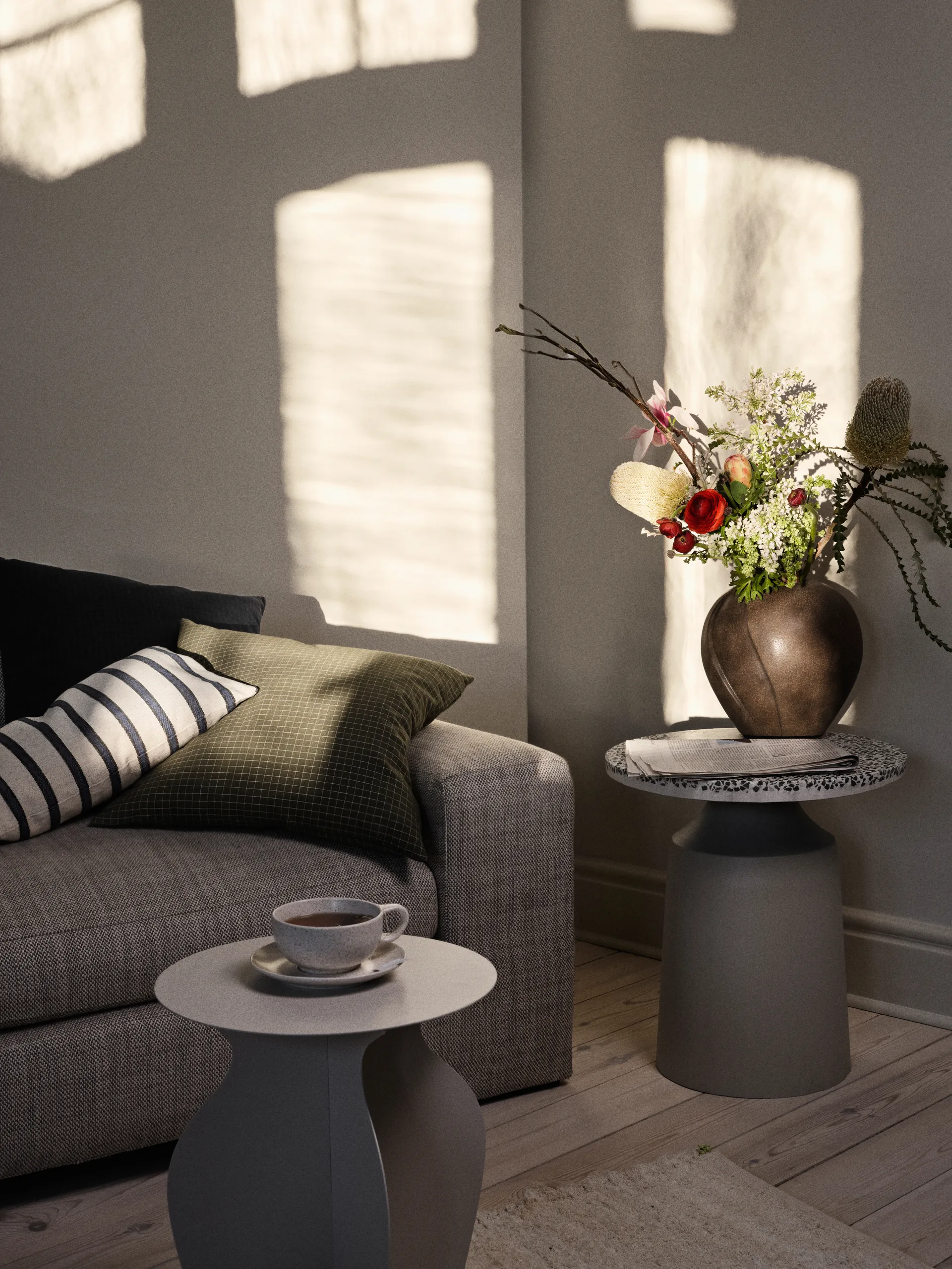 Table d'appoint Agari Ø45x45 cm, Rainy day grey-black Broste Copenhagen