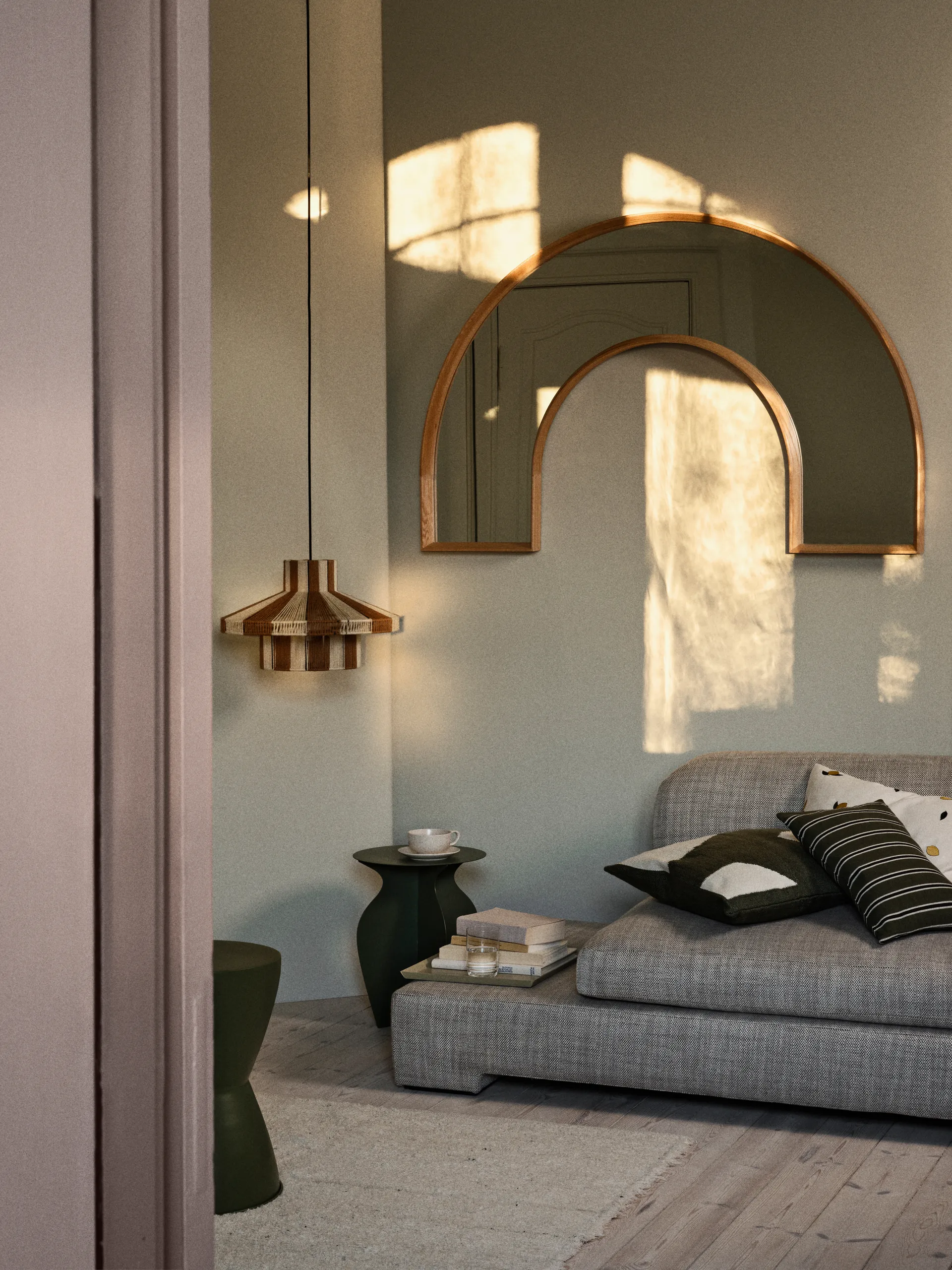 Table d'appoint Urna Ø35x45 cm, Grape leaf green Broste Copenhagen