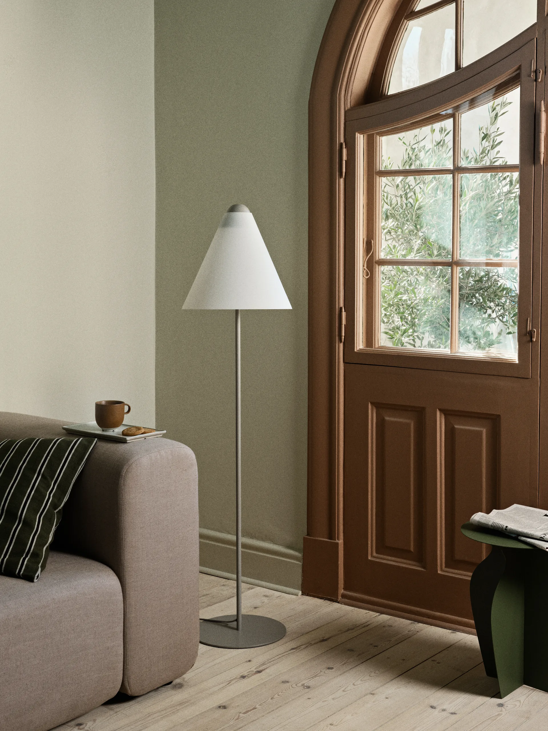 Table d'appoint Urna Ø35x45 cm, Grape leaf green Broste Copenhagen