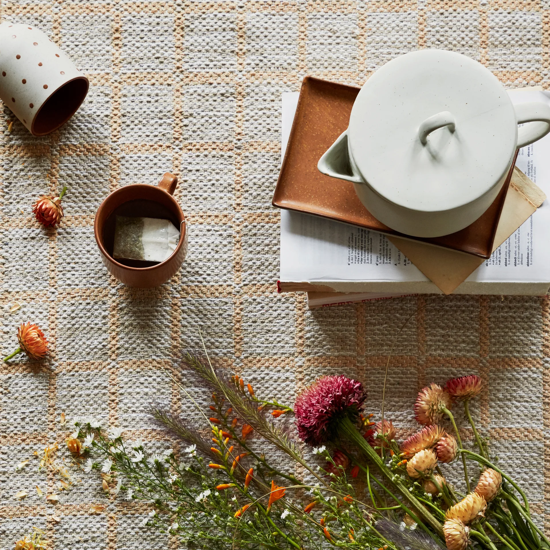 Théière Eli 1,2 L, Matte soft light grey Broste Copenhagen