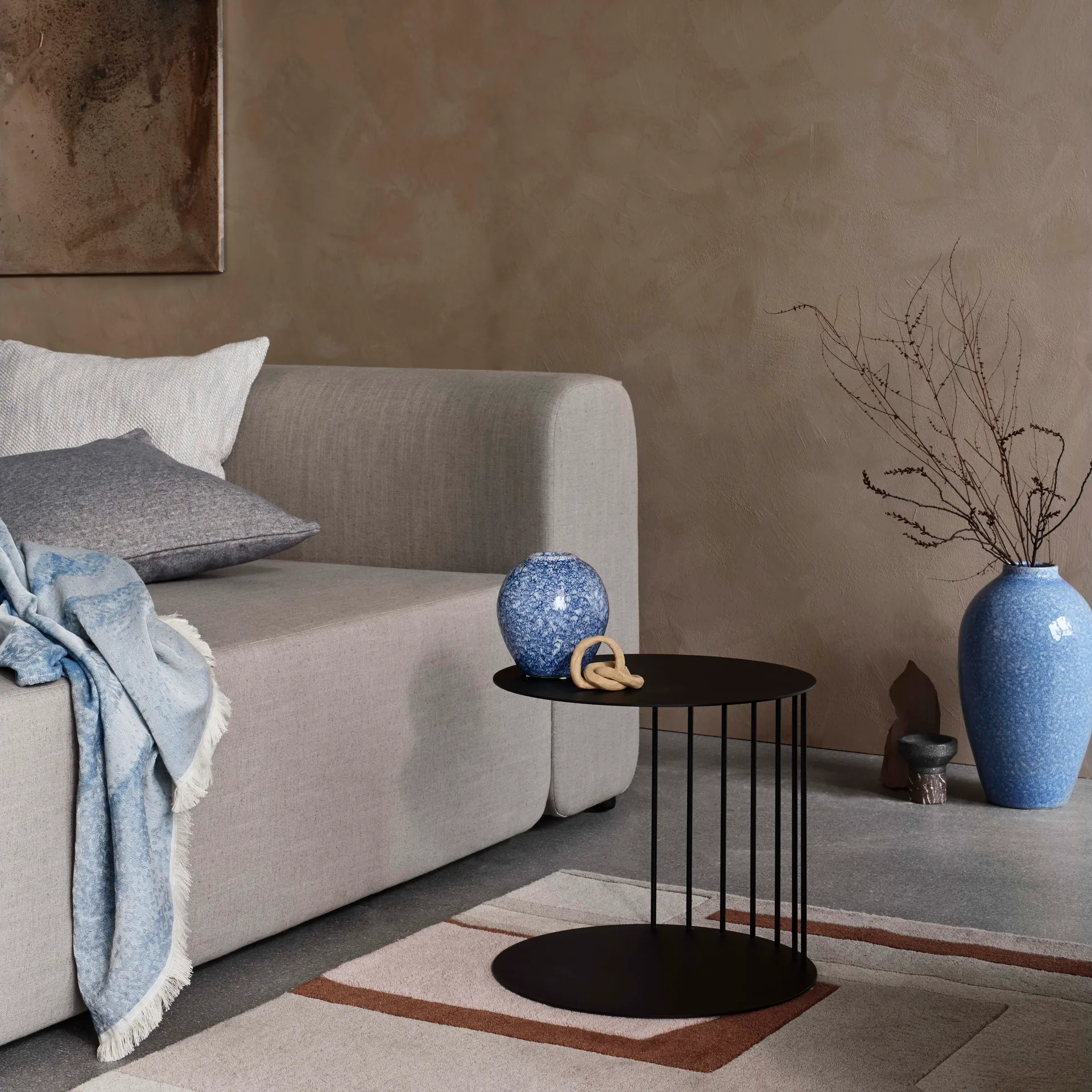 Vase en céramique Ingrid 25,5 cm, Insignia blue-white Broste Copenhagen