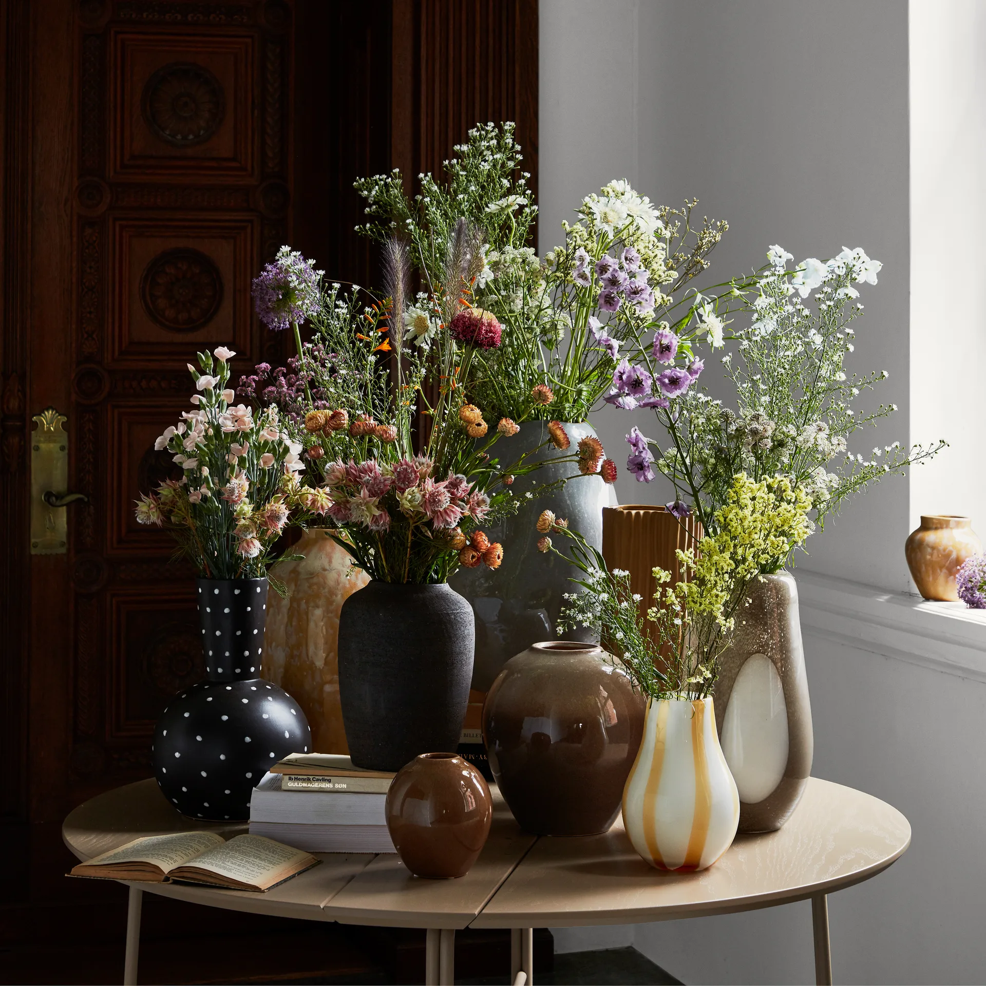 Vase en verre Ada Dot 37 cm, Simply taupe warm grey Broste Copenhagen