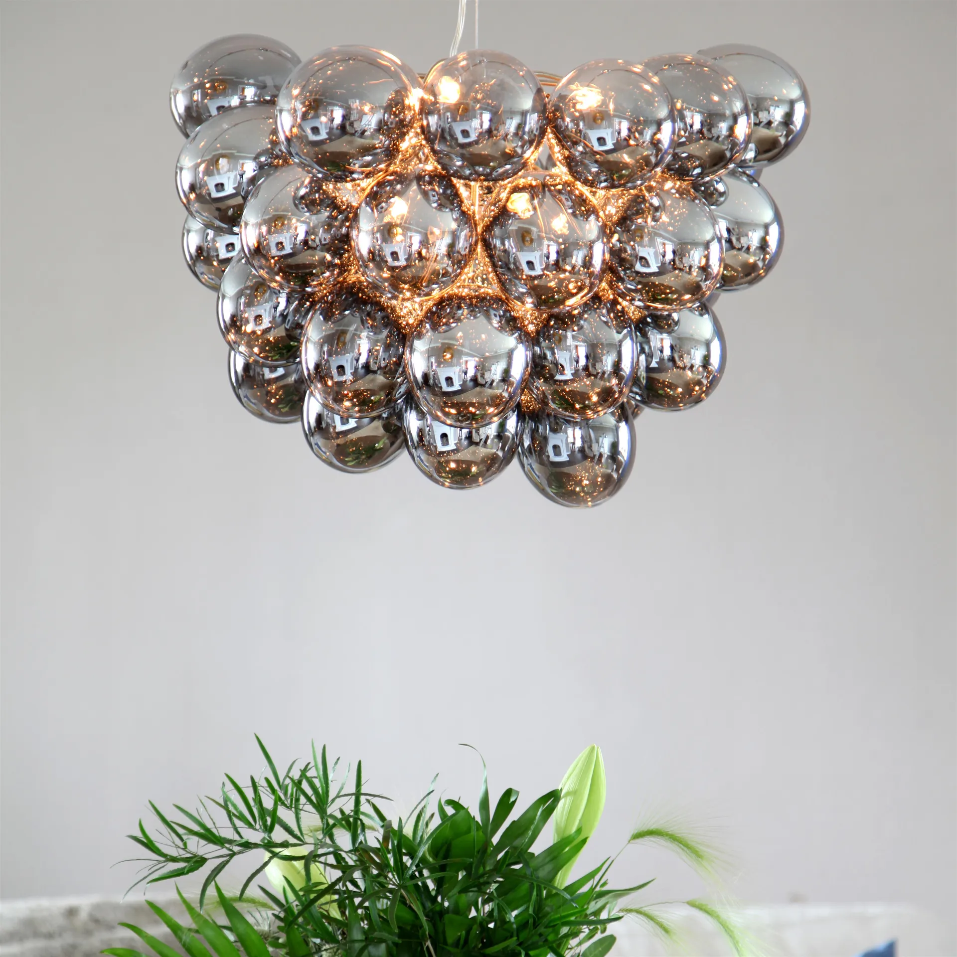 Petite lampe à suspension Gross, gris fumé By Rydéns