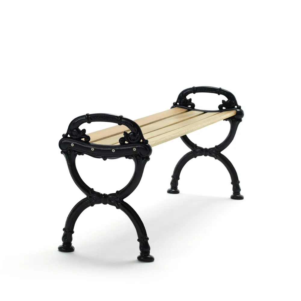 Banc Byarum, Imprégnation de pin, support noir Byarums bruk