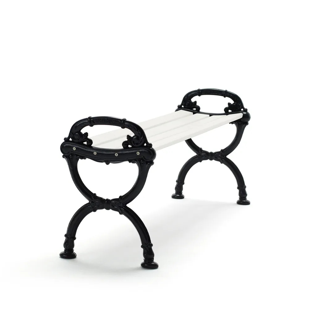 Banc Byarum, Pin laqué blanc, support noir Byarums bruk