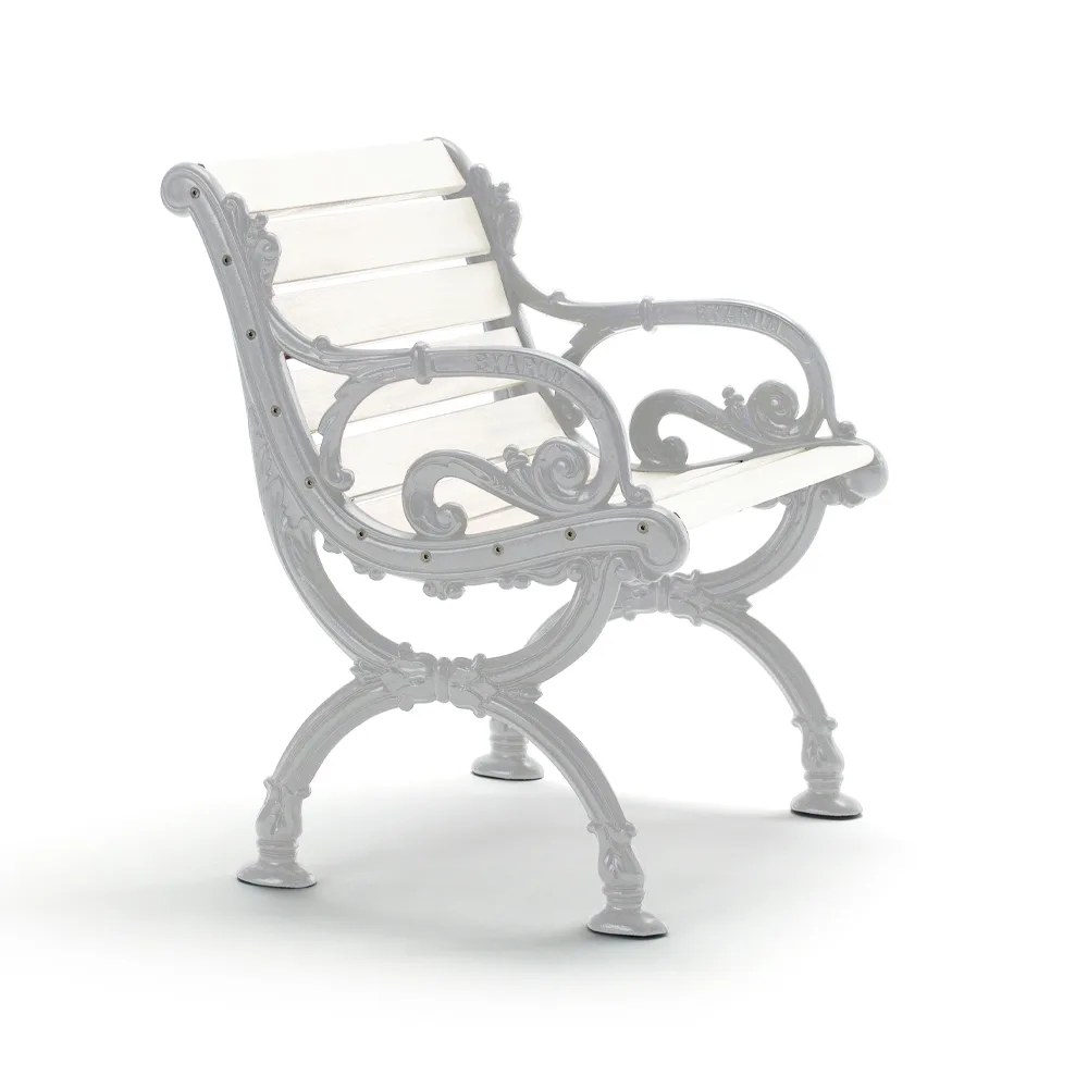 Fauteuil Byarum, Pin blanc laqué, support en aluminium brut Byarums bruk