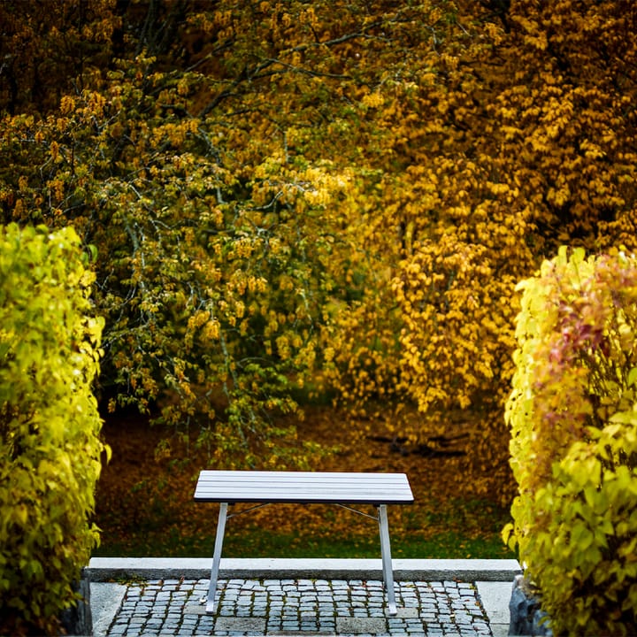 Table Seriff, Lasure acajou noir, support noir Byarums bruk