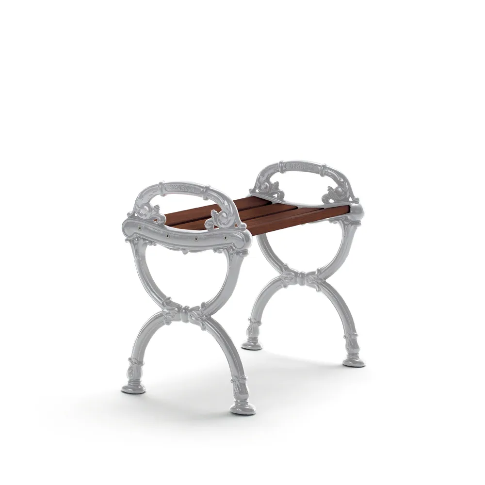 Tabouret Byarum, Pin brun lasure, support en aluminium brut Byarums bruk