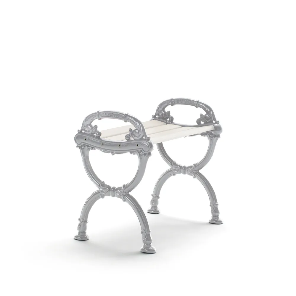 Tabouret Byarum, Pin laqué blanc, support en aluminium brut Byarums bruk