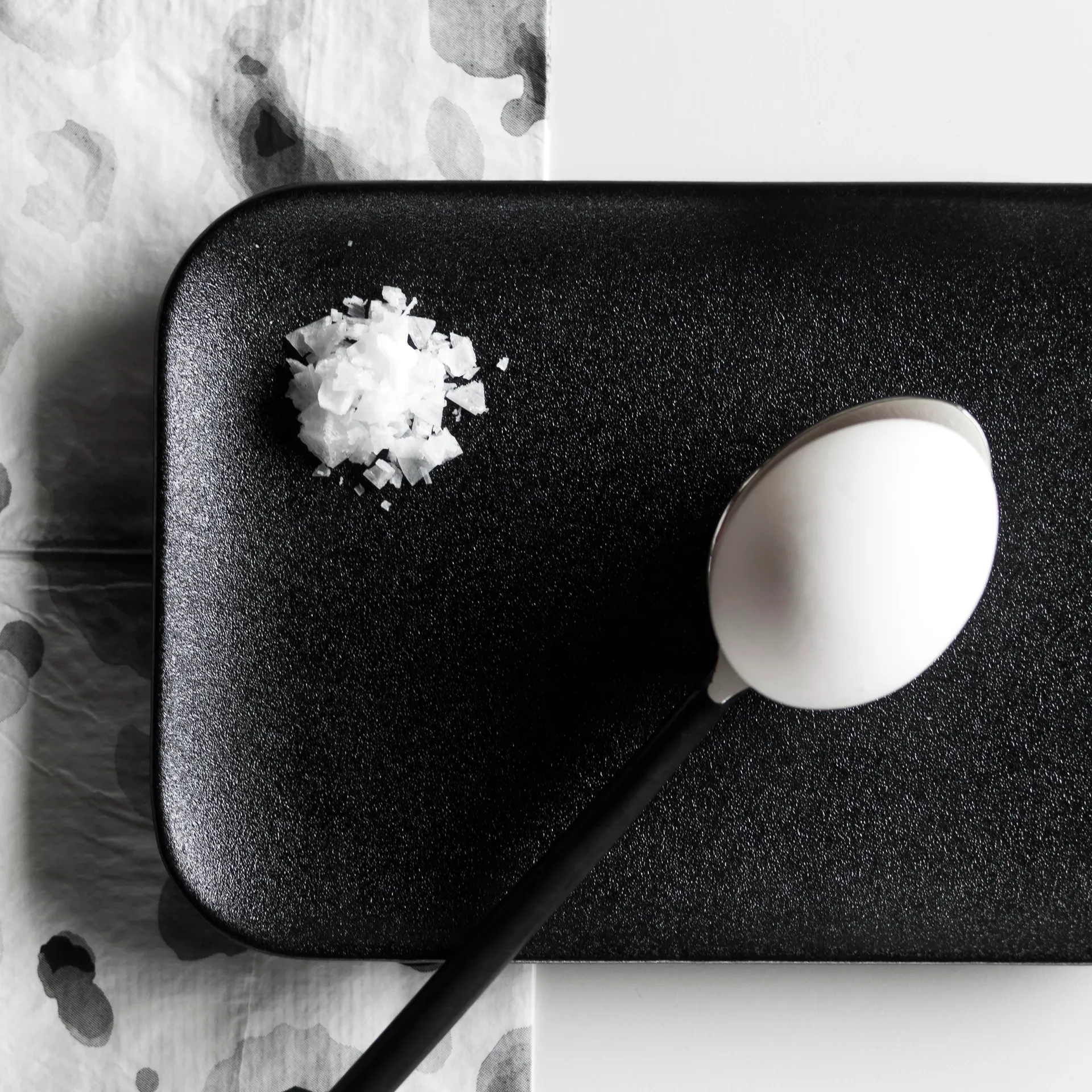 Assiette rectangulaire Raw Black, Noir Byon