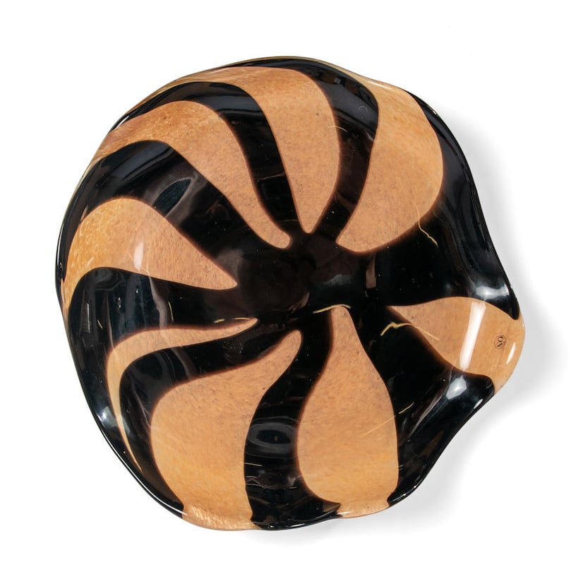 Byon Plat Curve black-beige M | Design Scandinave | Plats de service & plateaux | Noir