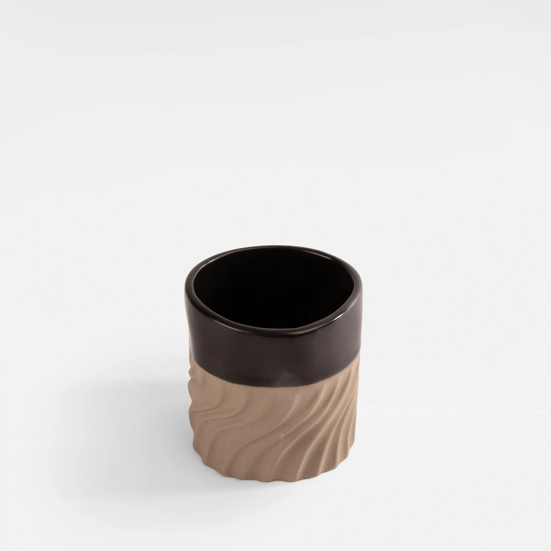 Tasse Swirl 24 cl, Noir-beige Byon