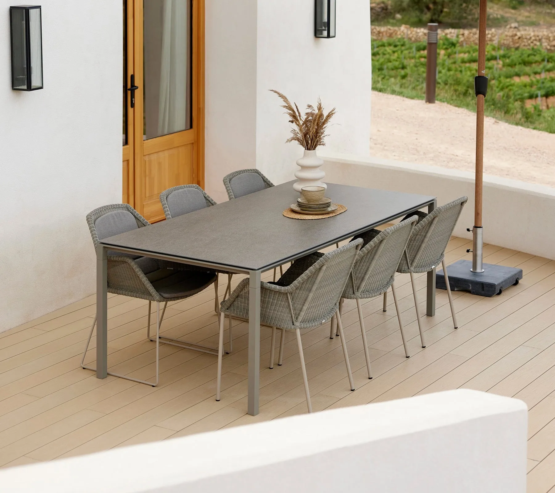 Chaise empilable Breeze weave, avec accoudoirs, Taupe Cane-line