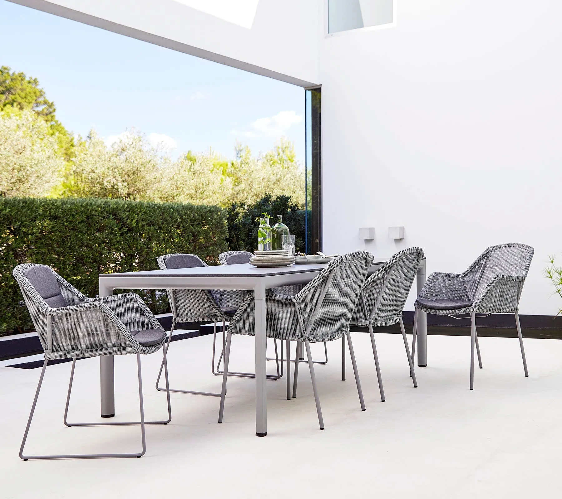 Chaise empilable Breeze weave, avec accoudoirs, Taupe Cane-line