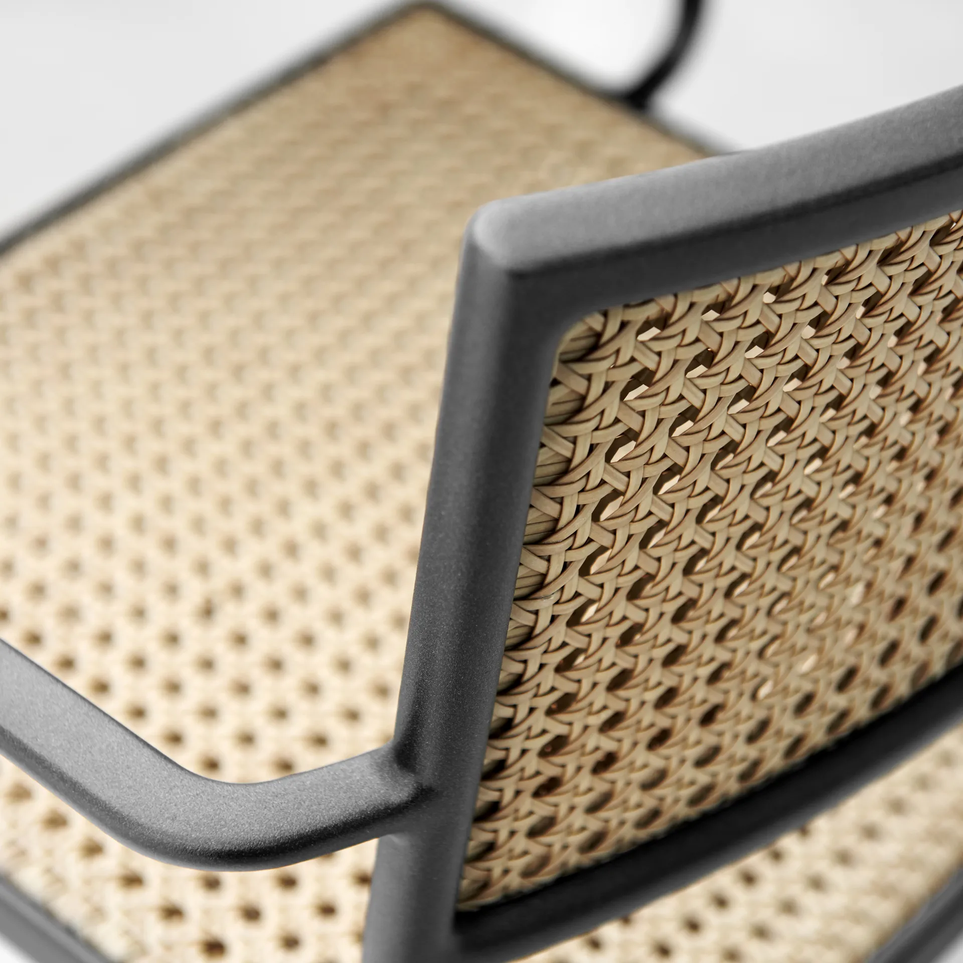 Chaise Less avec accoudoirs, Natural-support lava grey Cane-line