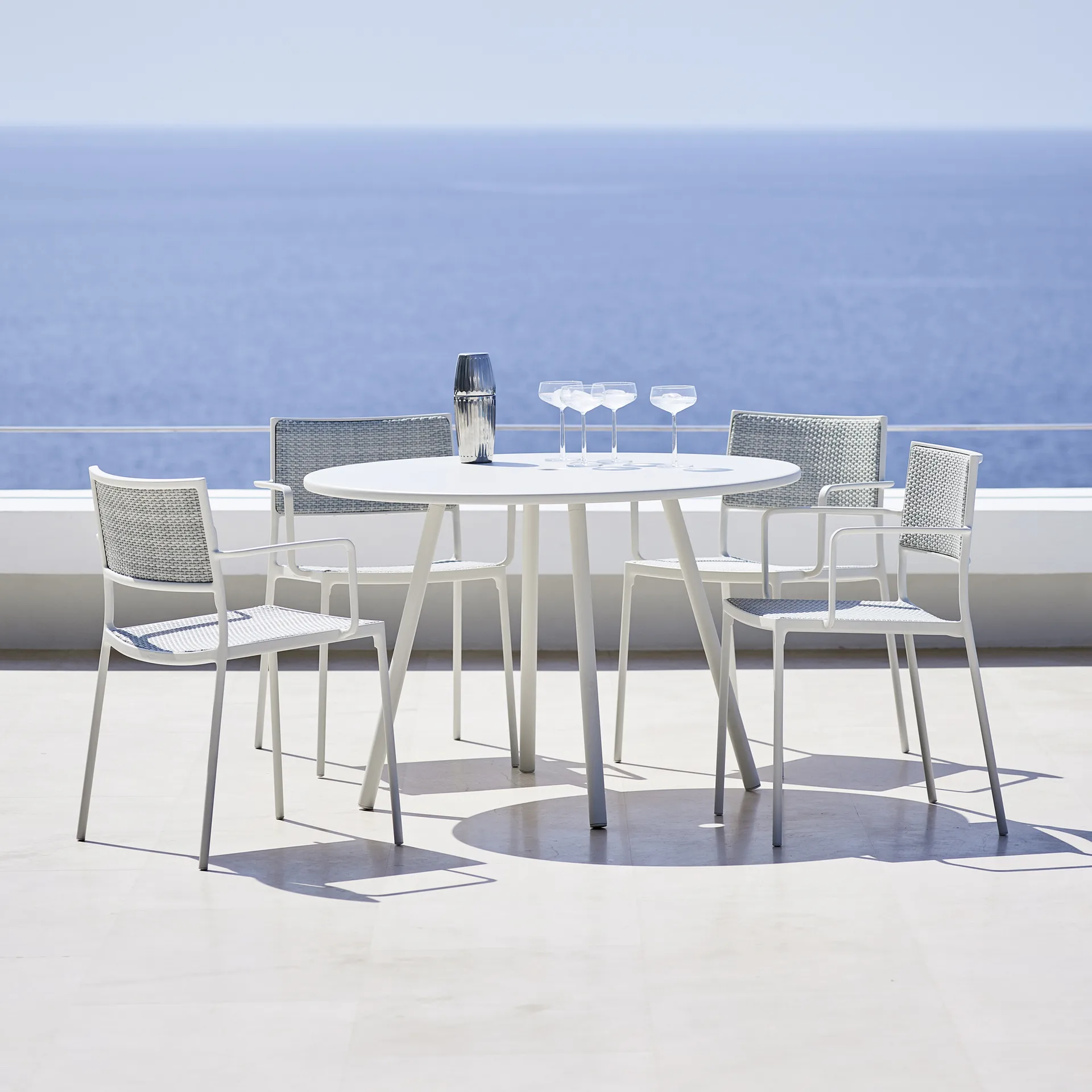 Chaise Less avec accoudoirs, Natural-support lava grey Cane-line