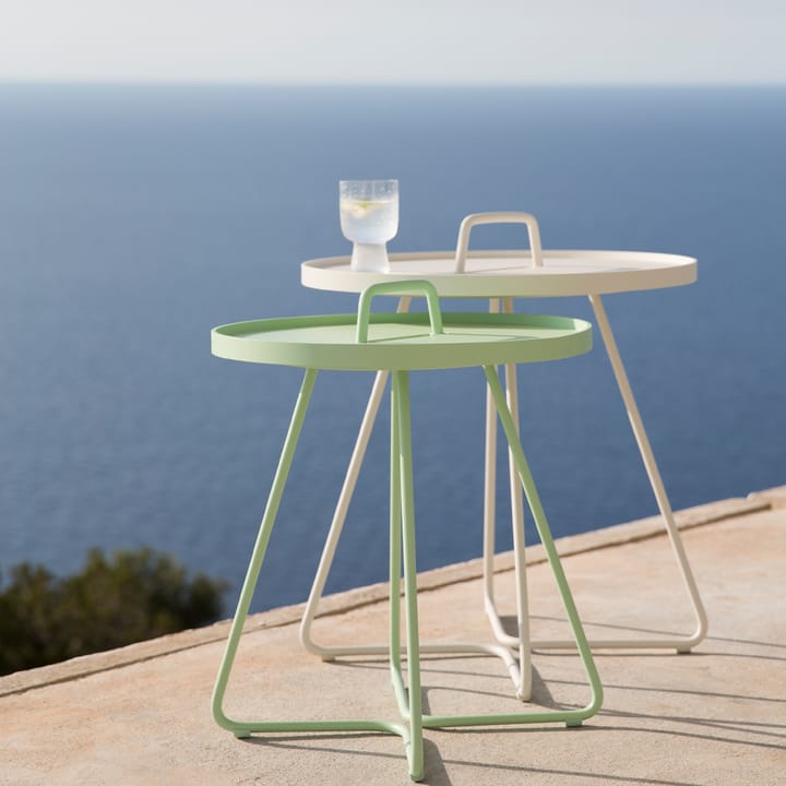 Table On the Move Ø44 cm, Dark green Cane-line
