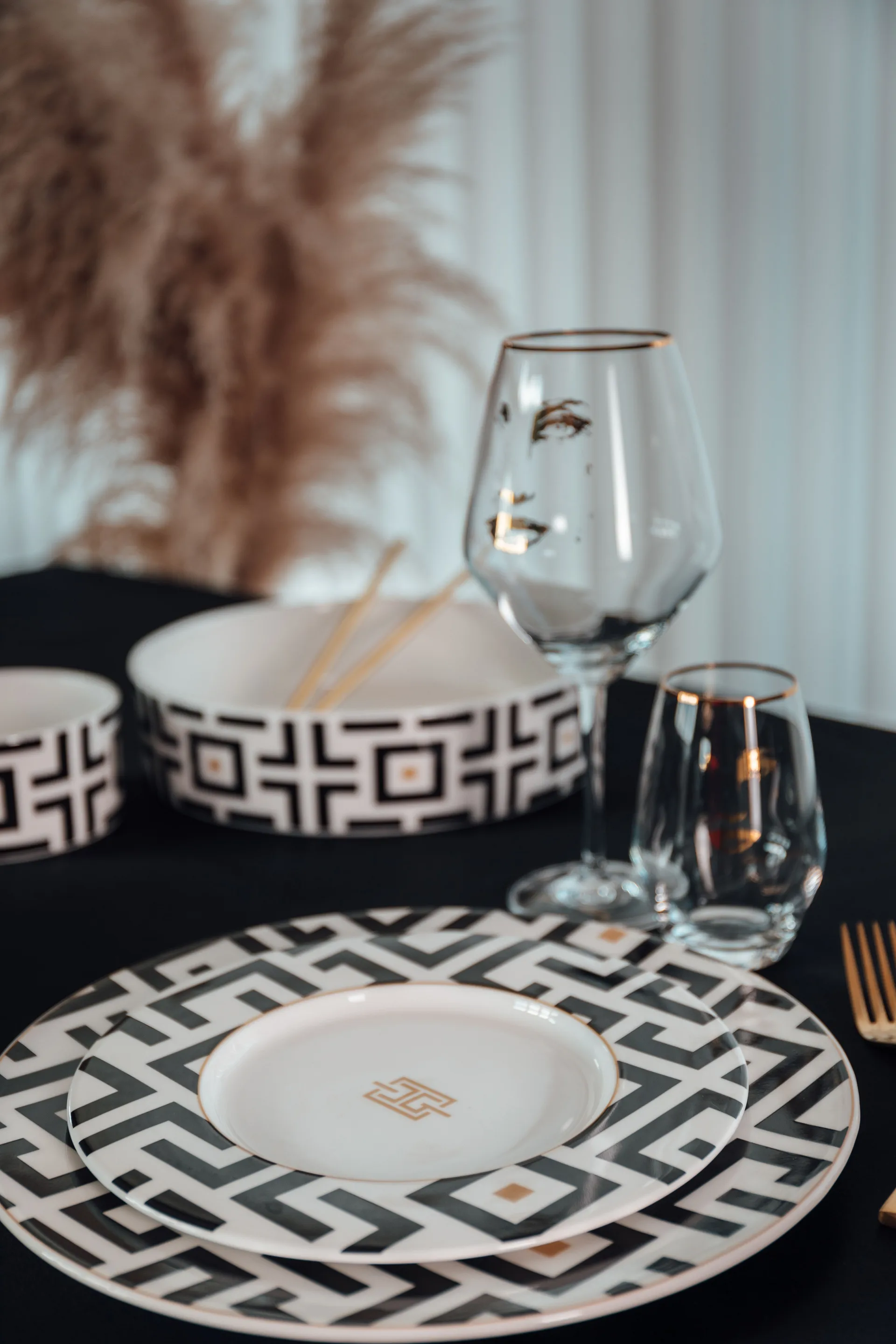 Assiette DECO Ø22,5 cm, Blanc-noir Carolina Gynning