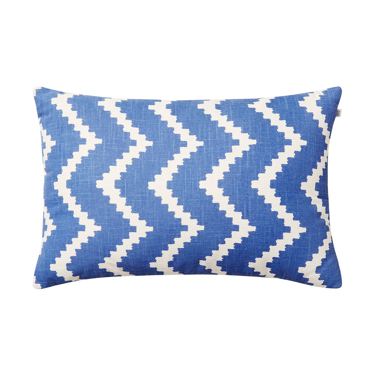 Chhatwal & Jonsson Coussin Ikat Sema Riviera Blue | Design Scandinave | Coussins | Bleu