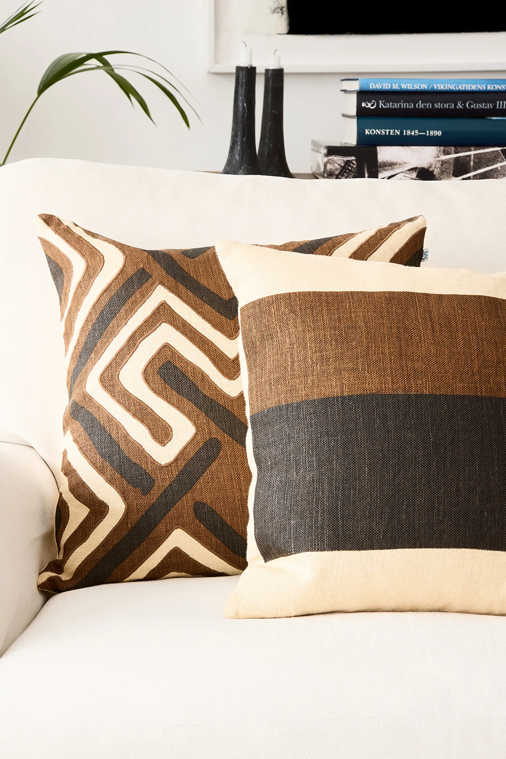 Housse de coussin Gujarat 50x50 cm, Dark Brown-Taupe Chhatwal & Jonsson