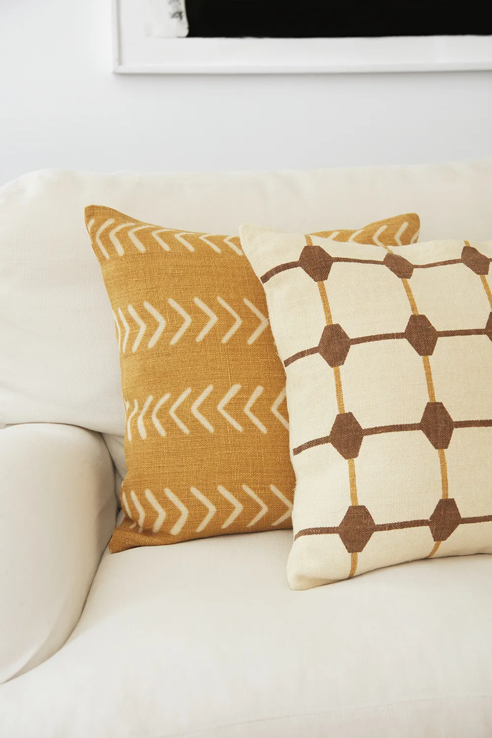 Housse de coussin Rakhi 50x50 cm, Taupe-jaune épicé Chhatwal & Jonsson