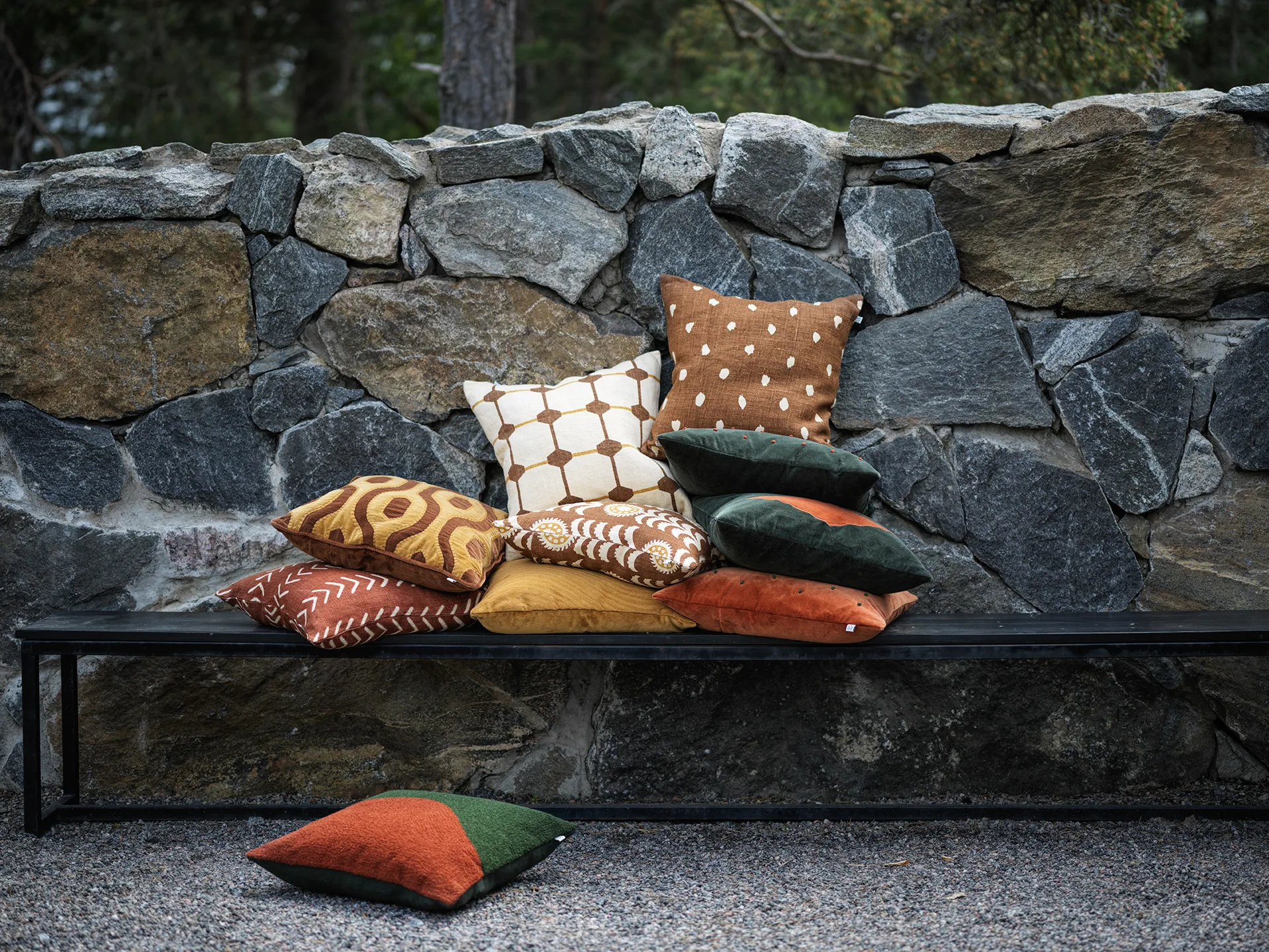 Housse de coussin Yogi 50x50 cm, Vert forêt-terre cuite Chhatwal & Jonsson