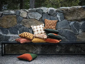 Housse de coussin Yogi 50x50 cm - Vert forêt-terre cuite - Chhatwal & Jonsson