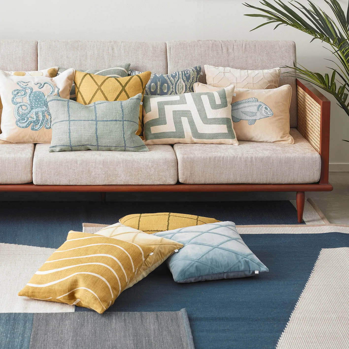 Tapis en laine Una 180x270cm, Dark blue-beige-off white Chhatwal & Jonsson