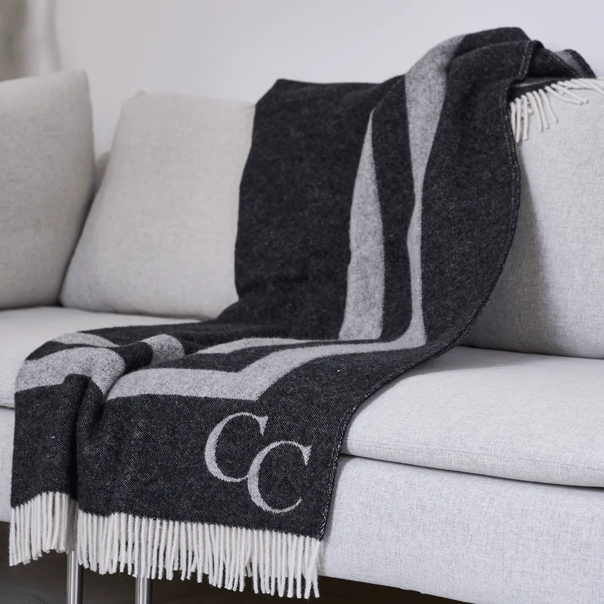 Plaid en laine Monogram 130x200 cm, Noir Classic Collection