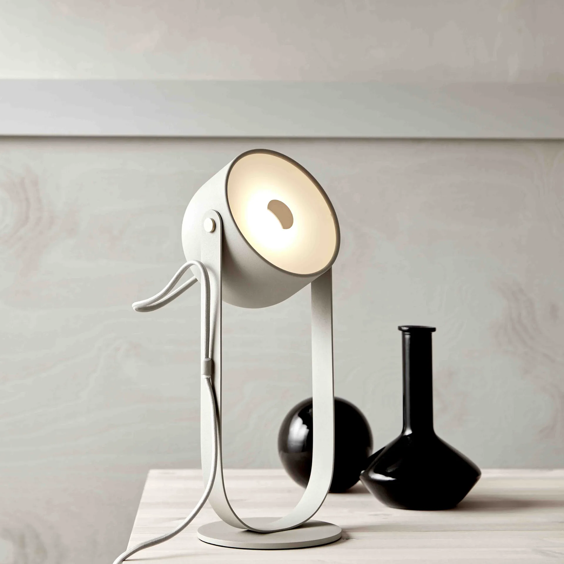 Lampe de table Svejk 13, Beige-Laiton CO Bankeryd