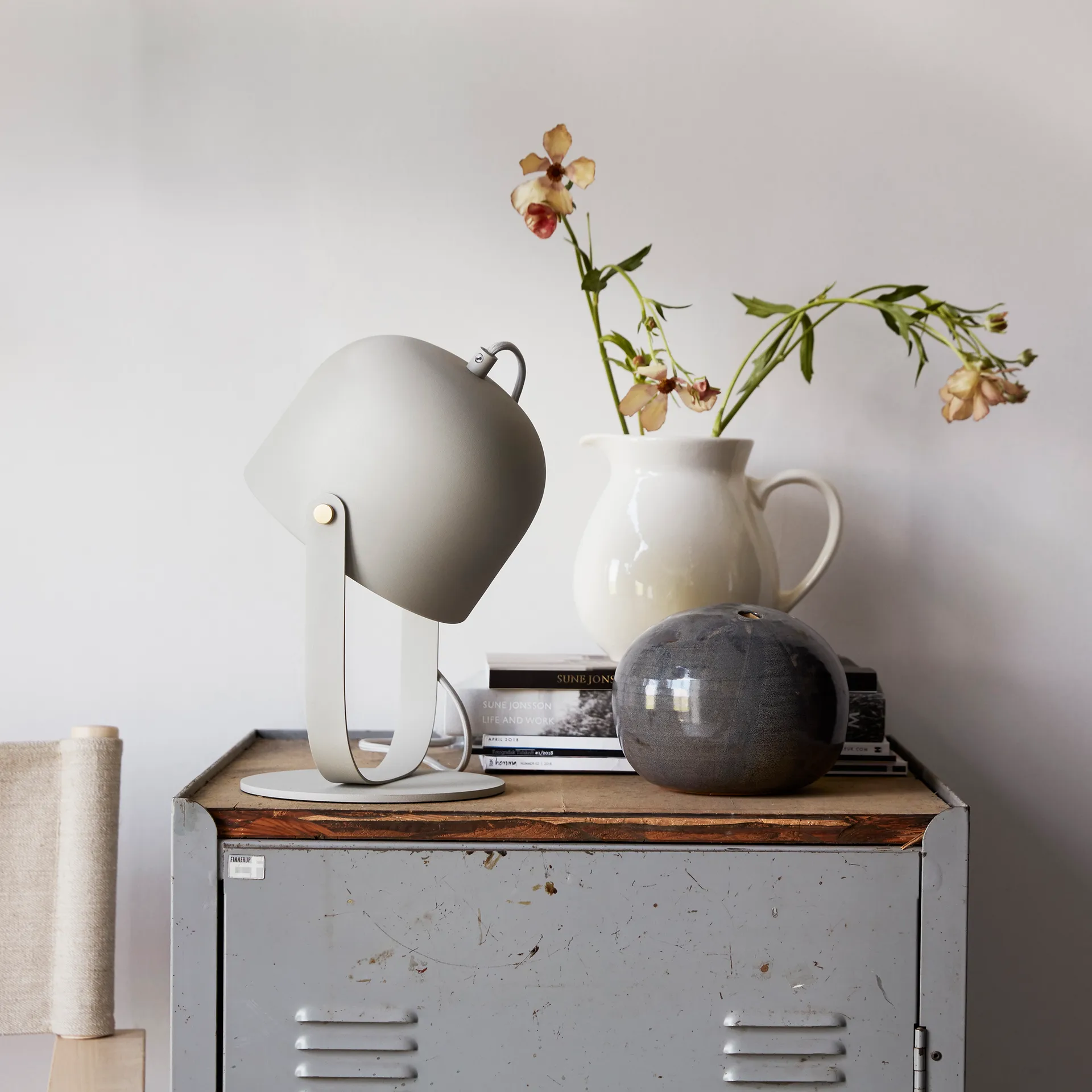 Lampe de table Svejk 18, Beige-Laiton CO Bankeryd