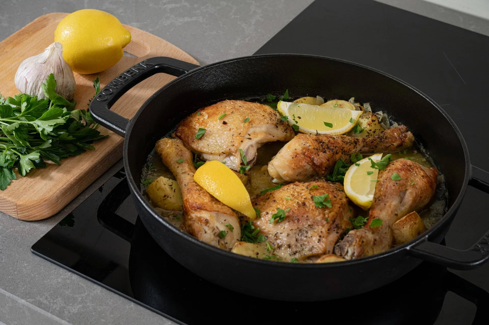 Sauteuse Combekk Enameled en fonte émaillée Ø28 cm, Black-silver knob Combekk