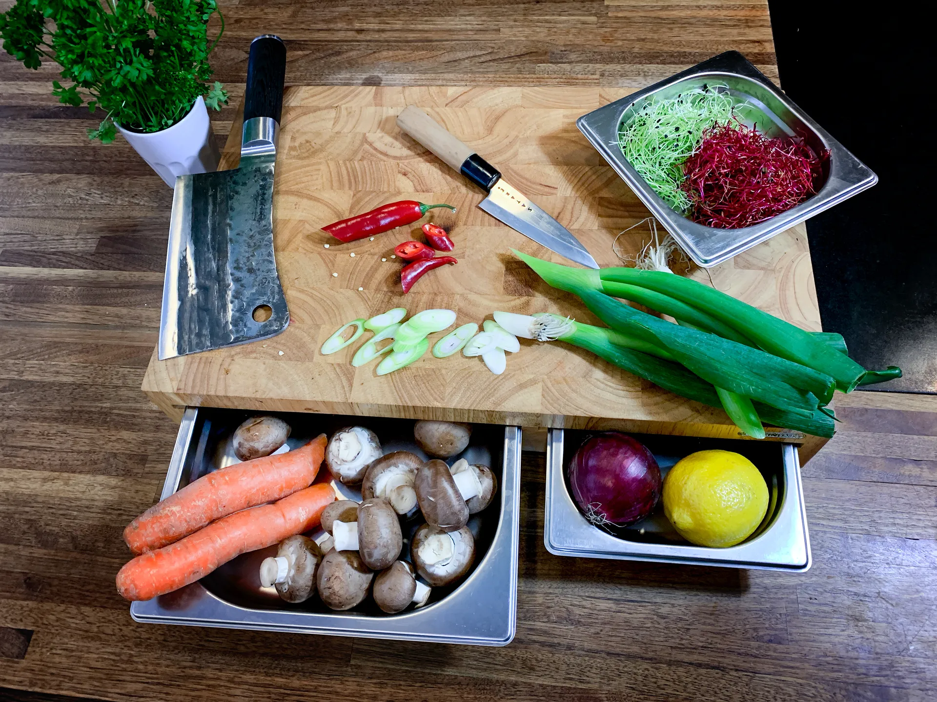 Planche à découper bois de caoutchouc avec 3 planches en fer blanc, 32x48 cm Continenta