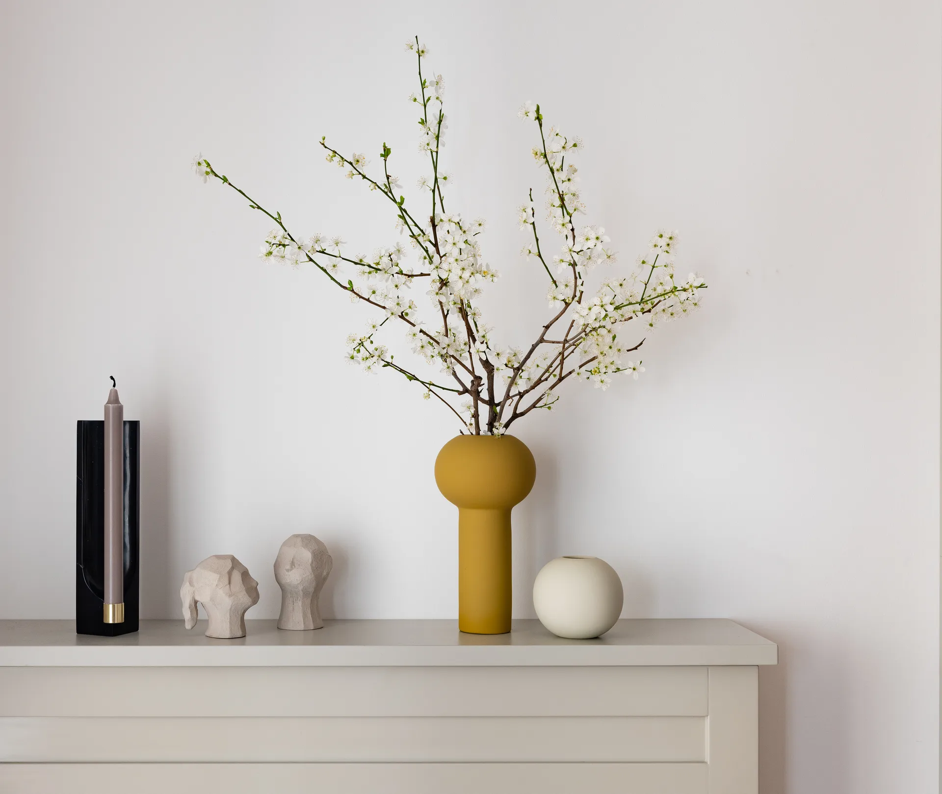 Sculpture Benedict et Amal, Limestone Cooee Design