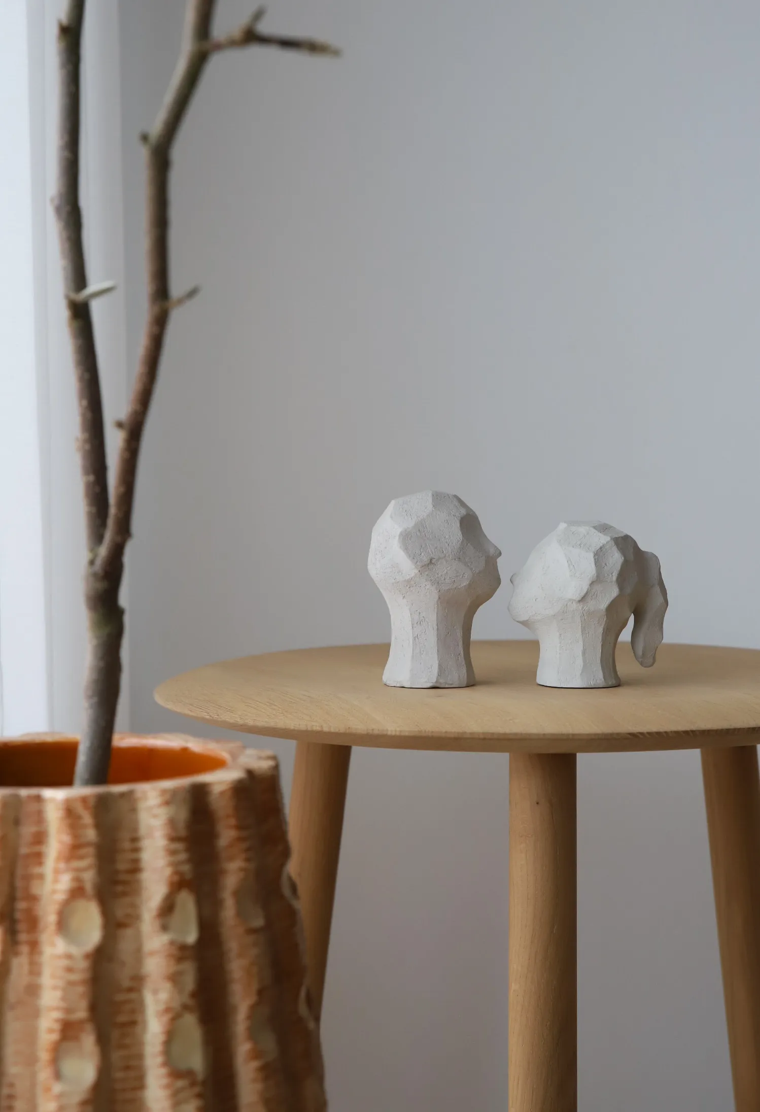 Sculpture Benedict et Amal, Limestone Cooee Design