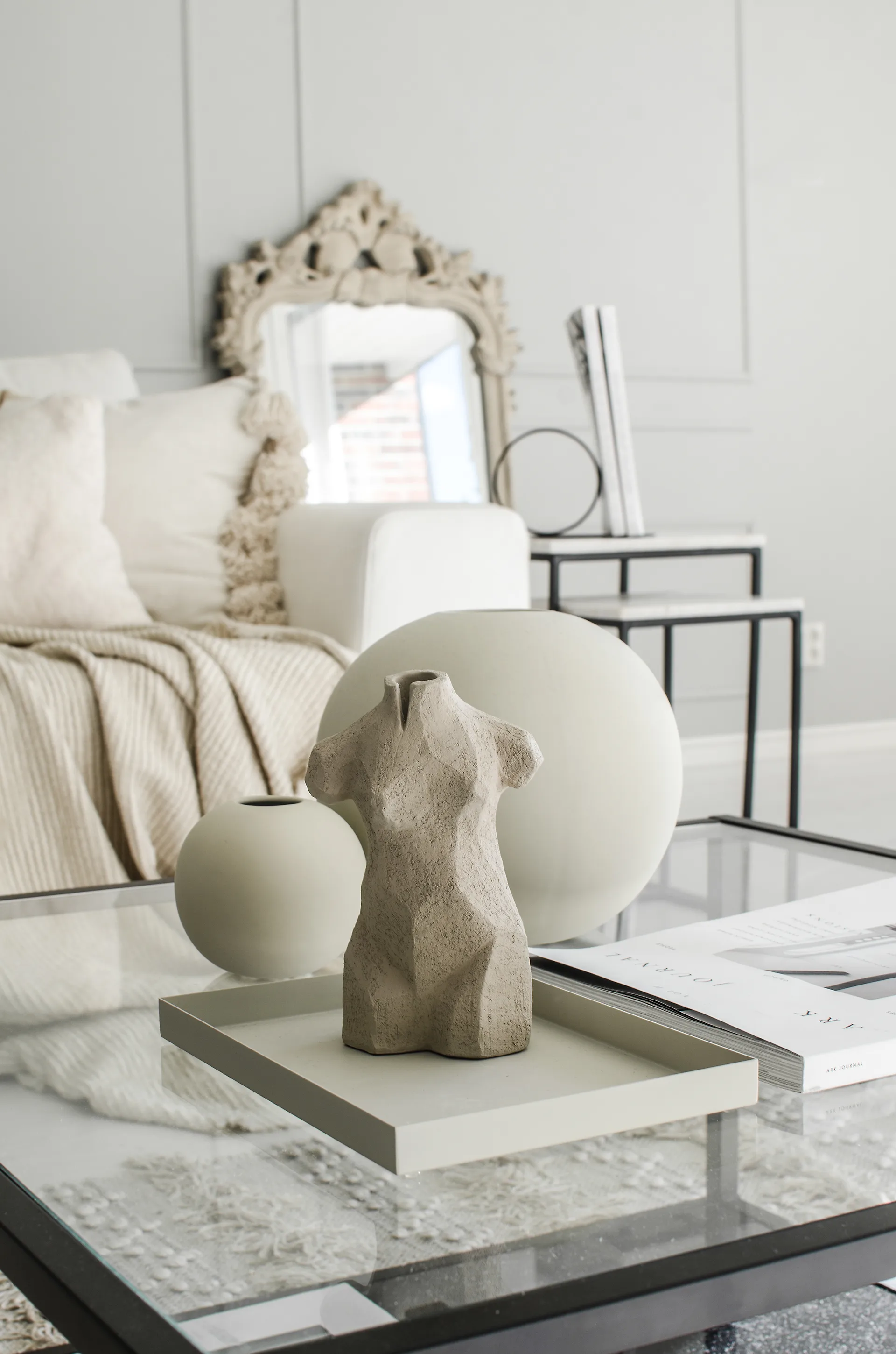 Sculpture Leah, Limestone Cooee Design
