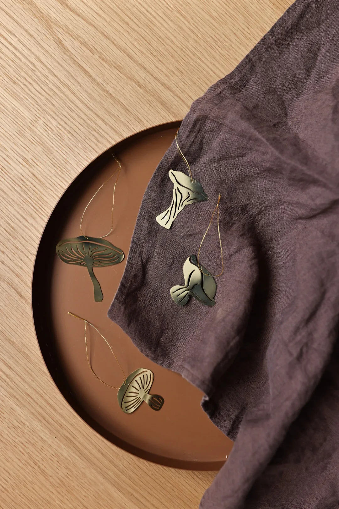 Set de 4 champignons décoratifs à pendre, Laiton Cooee Design