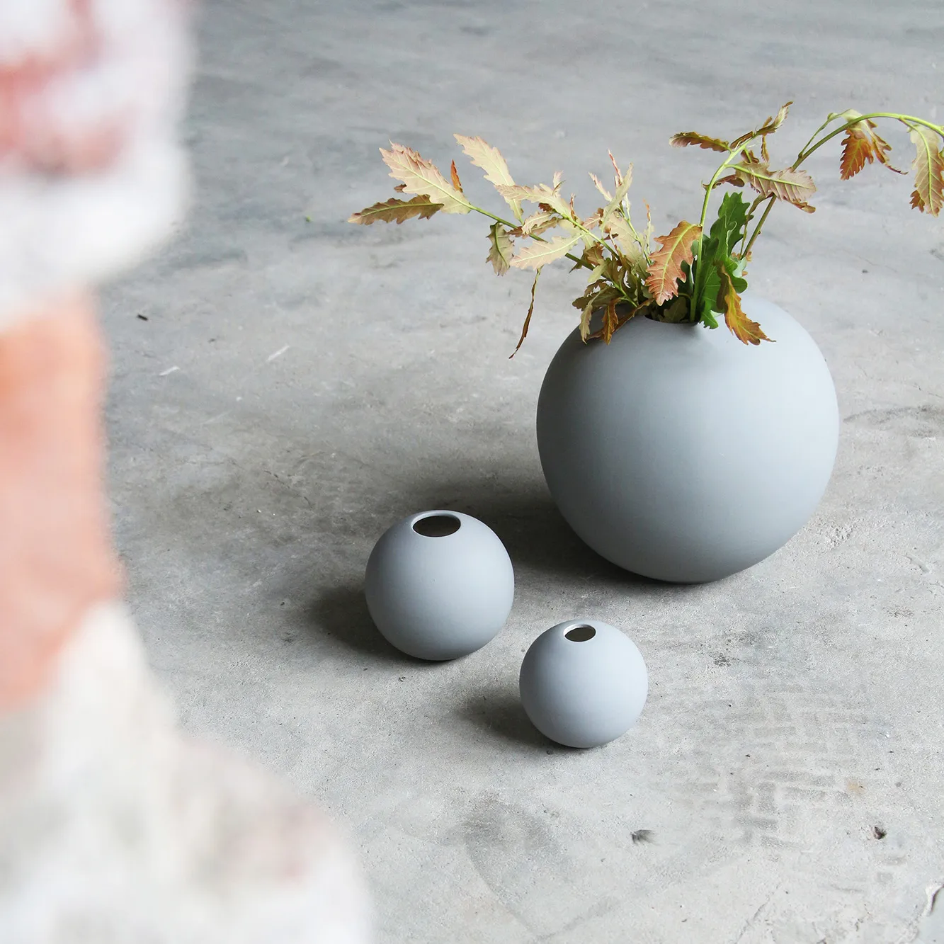 Vase Ball gris, 10 cm Cooee Design