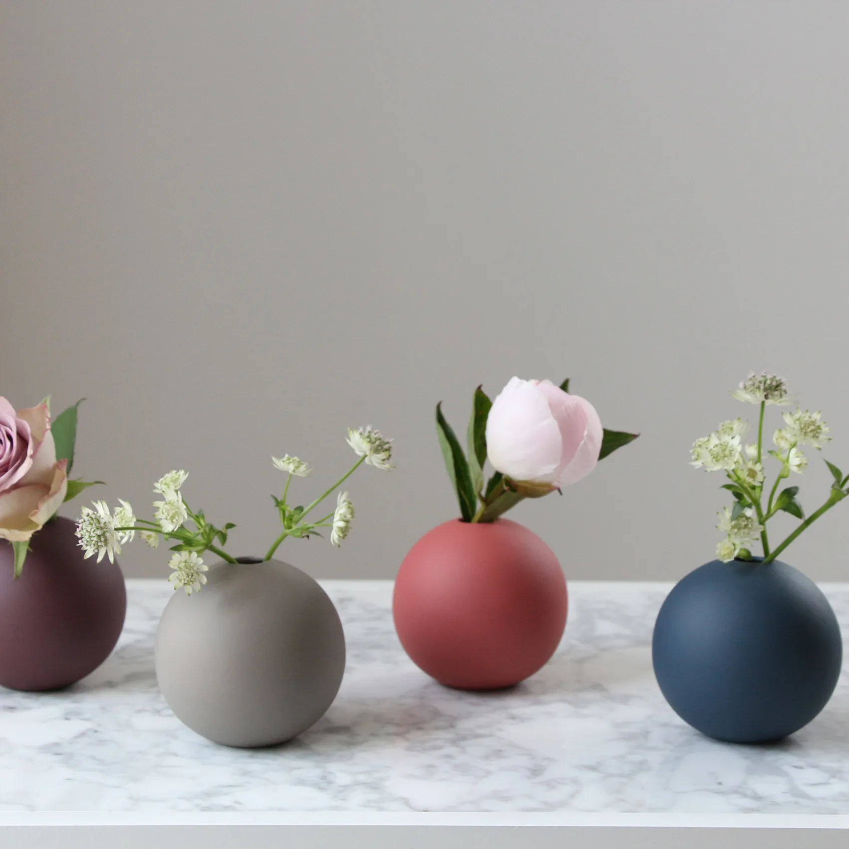 Vase Ball midnight blue, 8 cm Cooee Design