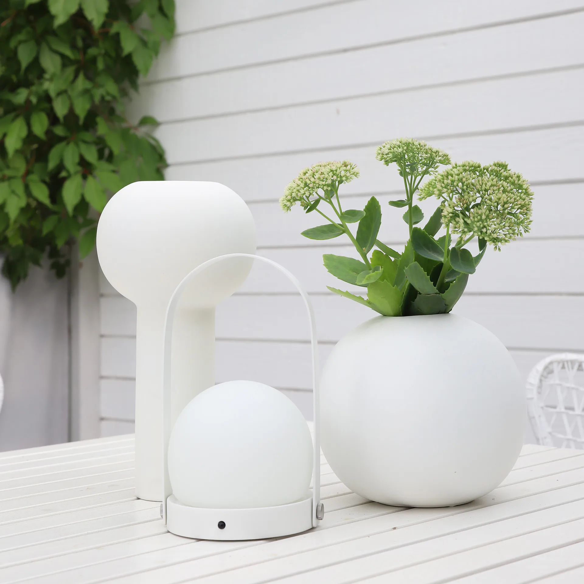 Vase blanc Ball, 20 cm Cooee Design