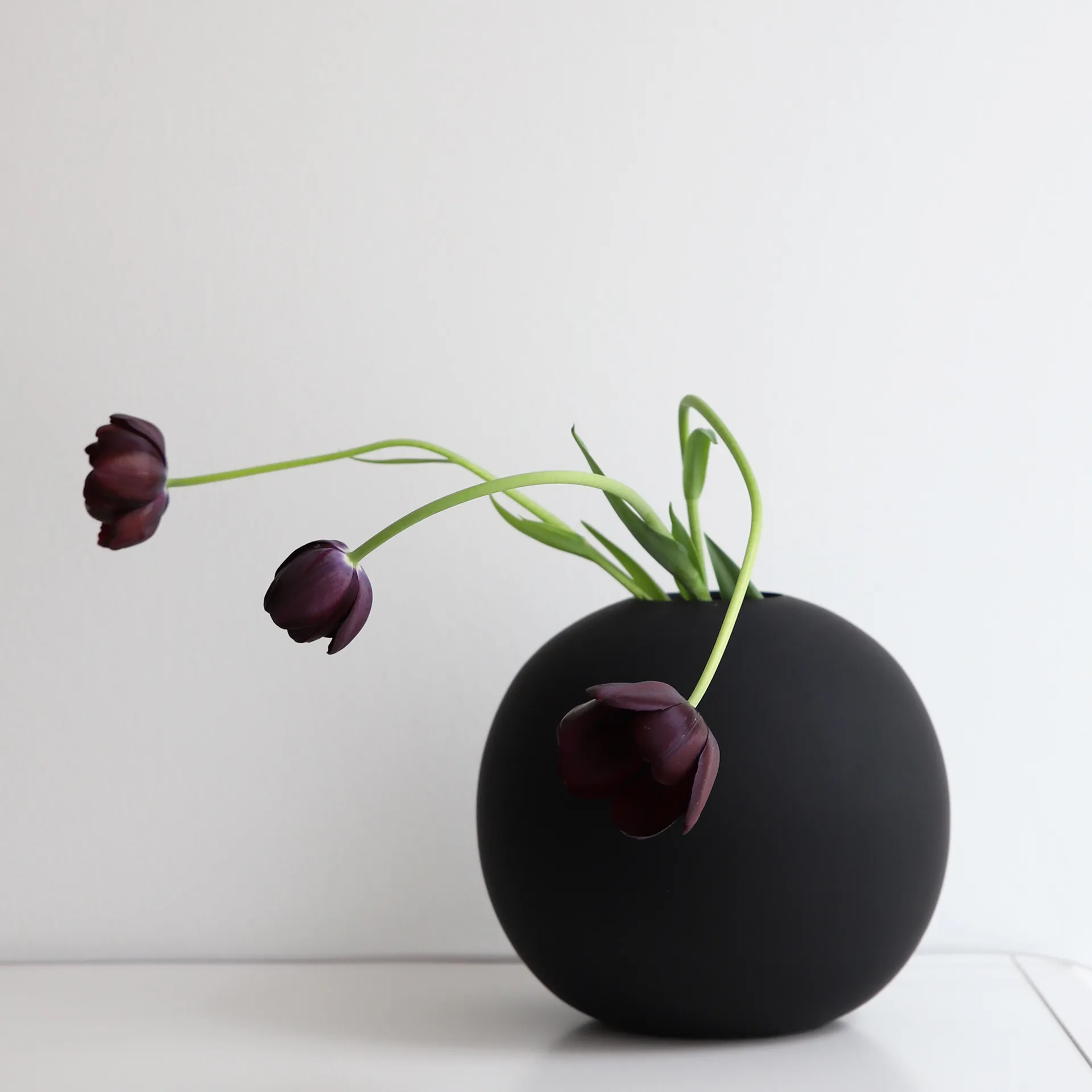Vase noir Ball, 20 cm Cooee Design