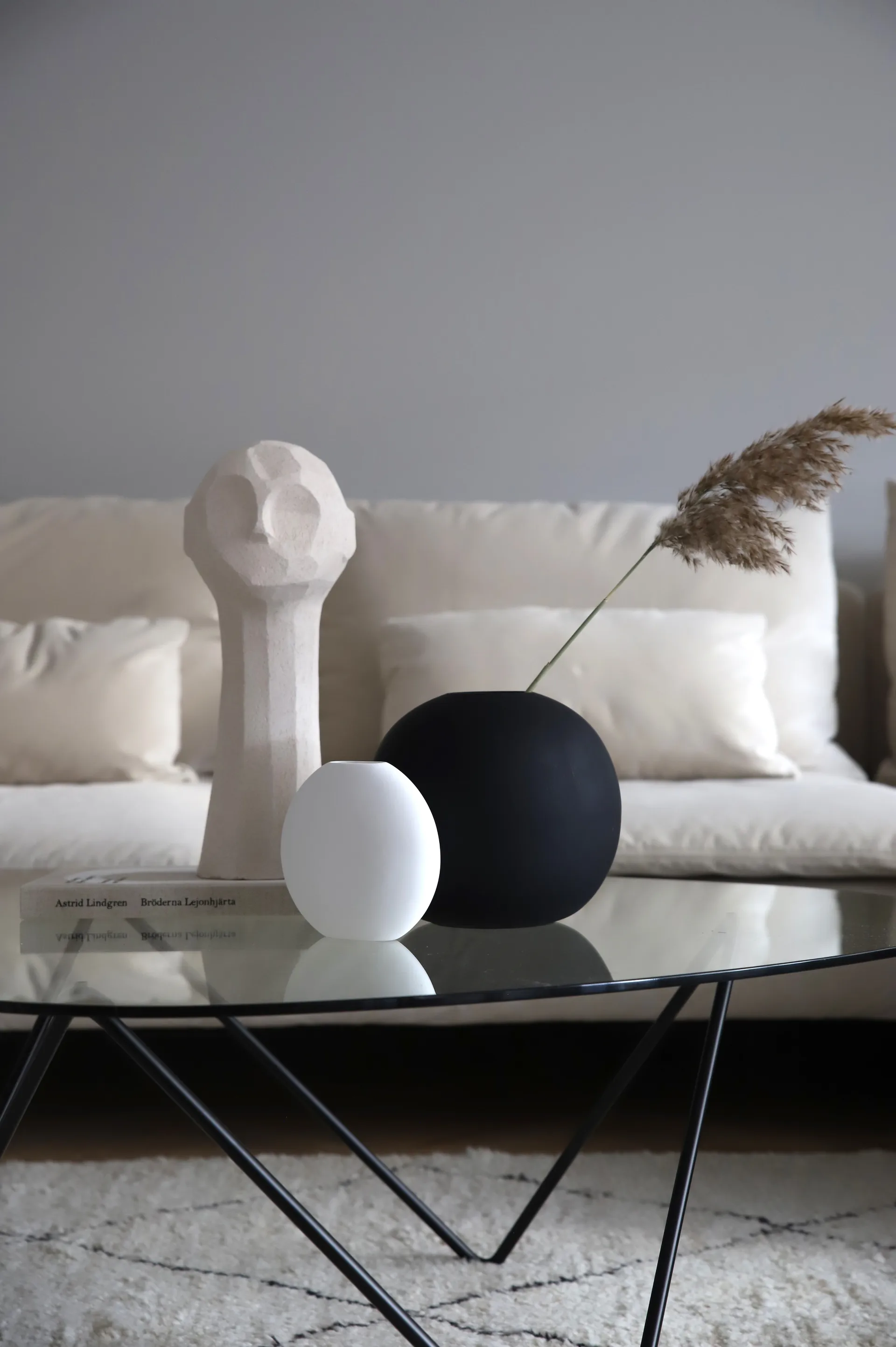 Vase noir Ball, 20 cm Cooee Design