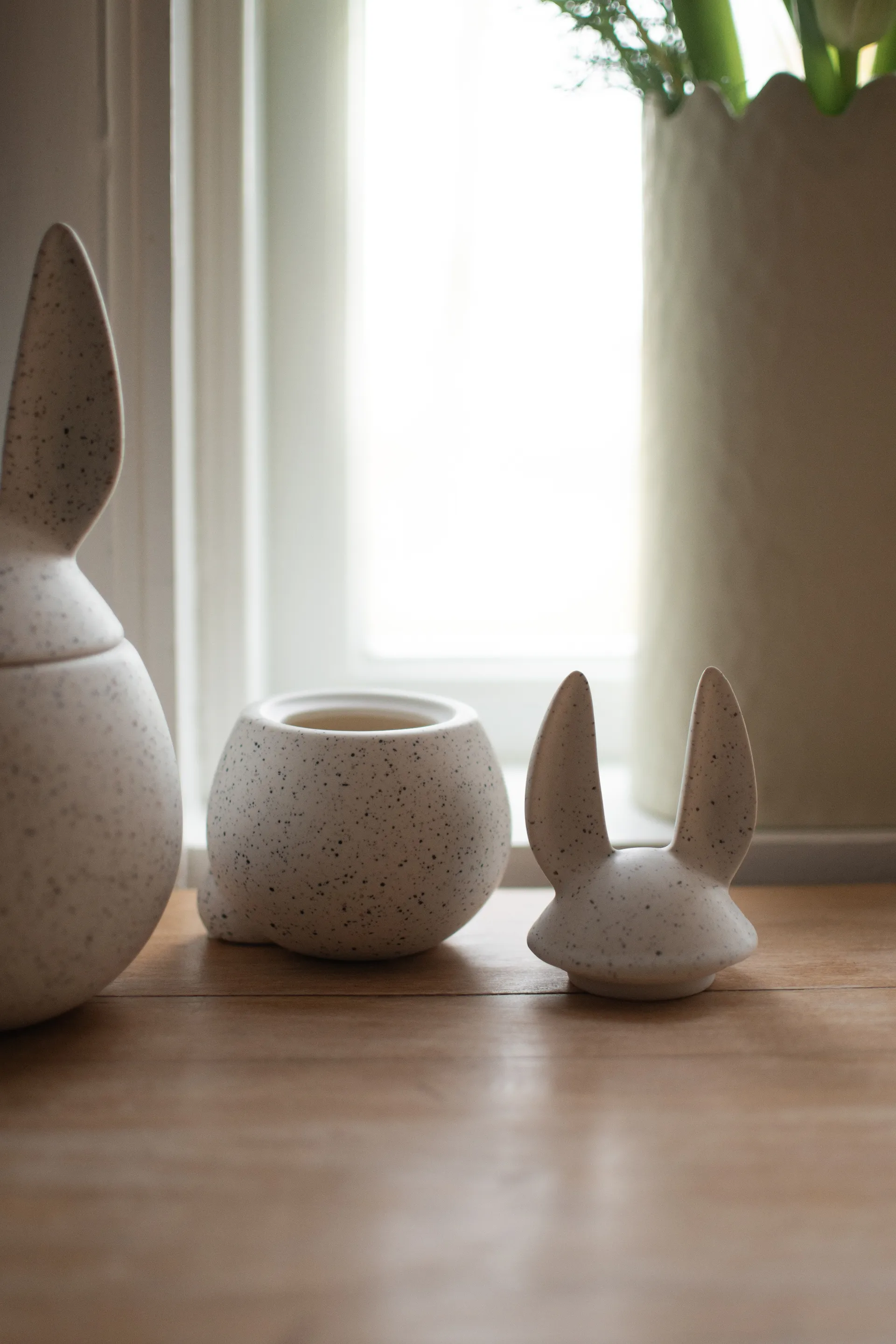 Bol DBKD Eating rabbit Petit, White dot DBKD